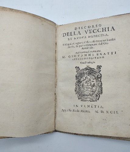 Discorso della vecchia et nuova medicina nel quale si ragione delle cose ritrovate a nostri secoli & particolarmente dell'oro artificiale